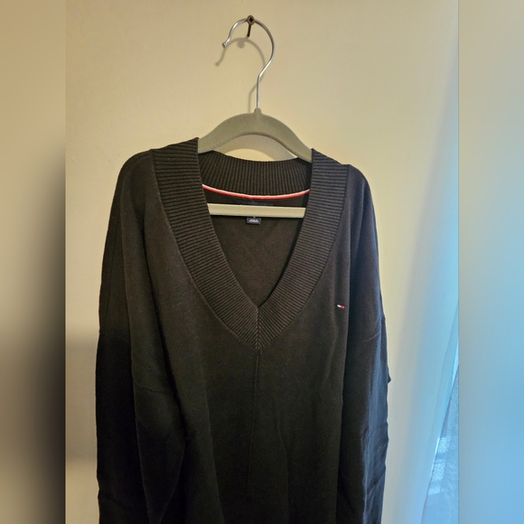 NWOT Tommy Hilfiger V-neck Knit Sweater - Picture 1 of 10